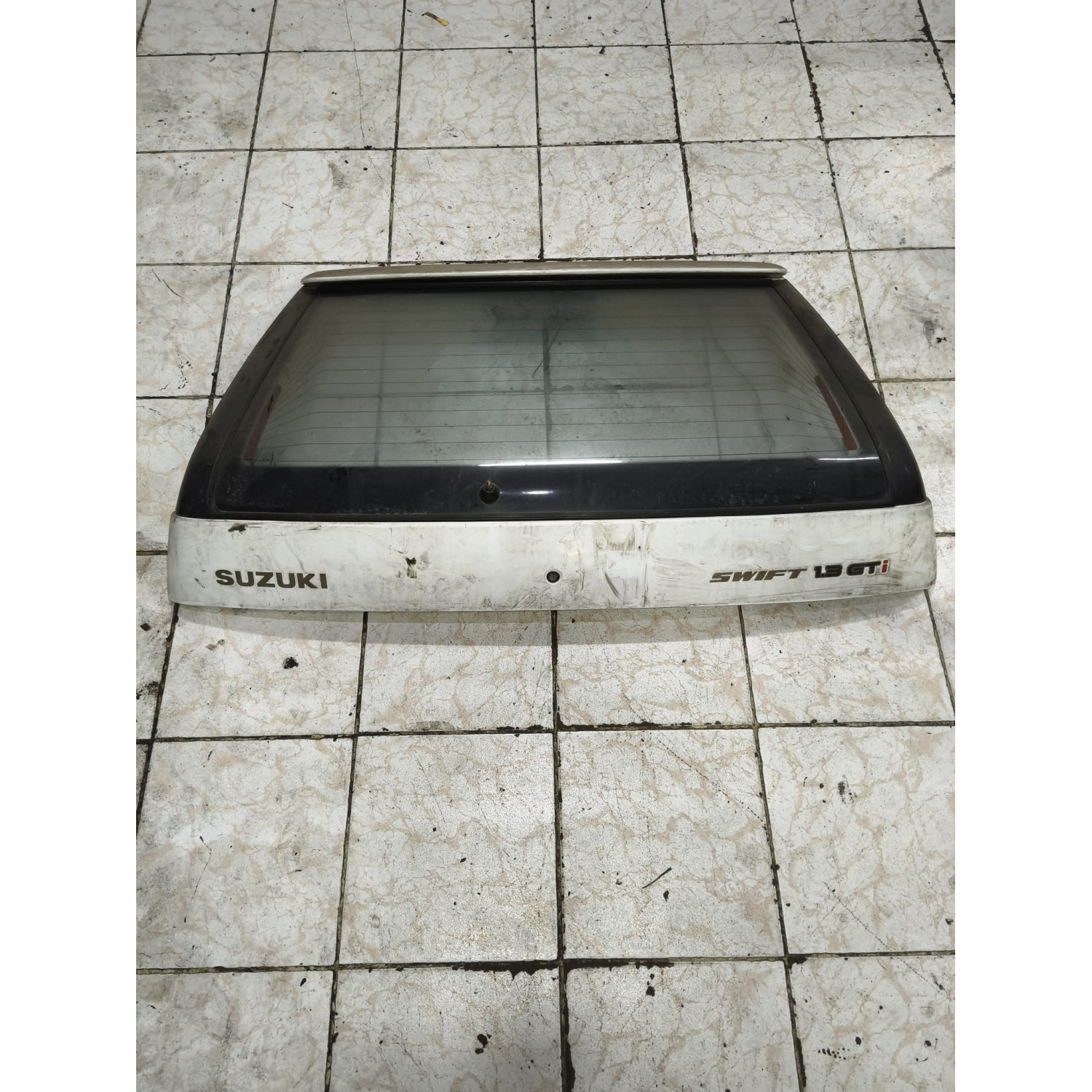 Hayon  pour SUZUKI Swift II SF (Fab. Japon) 1.3 i 100cv  GTi