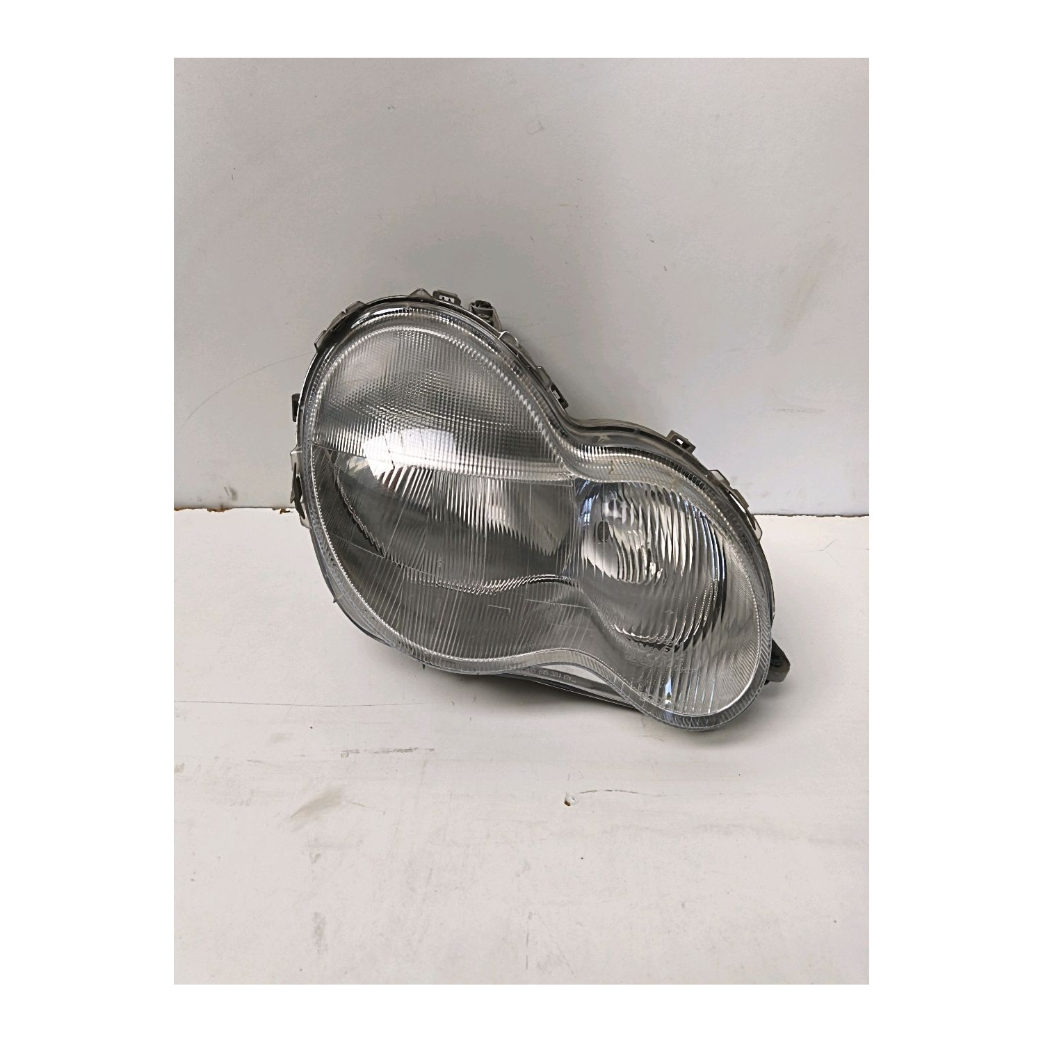 Phare droit  pour MERCEDES Classe C (203) Berline (W203) C200CDI 2.2 CDI 102cv