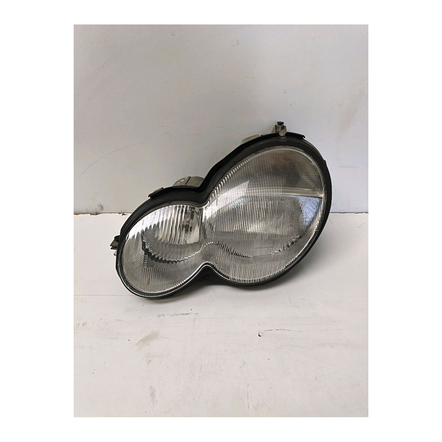 Phare gauche  pour MERCEDES Classe C (203) Berline (W203) C200CDI 2.1 CDI 102cv