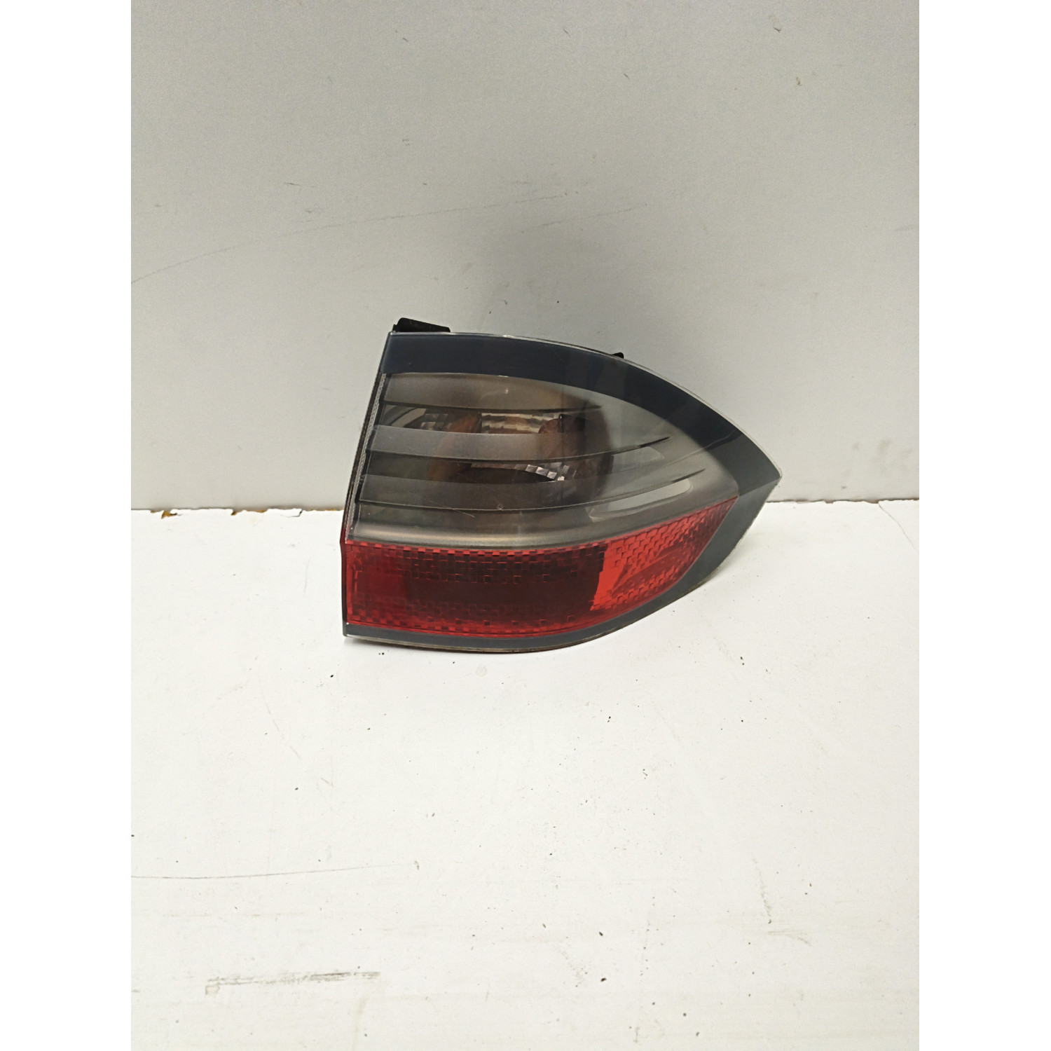 Feu arrière droit  pour FORD Focus S-max