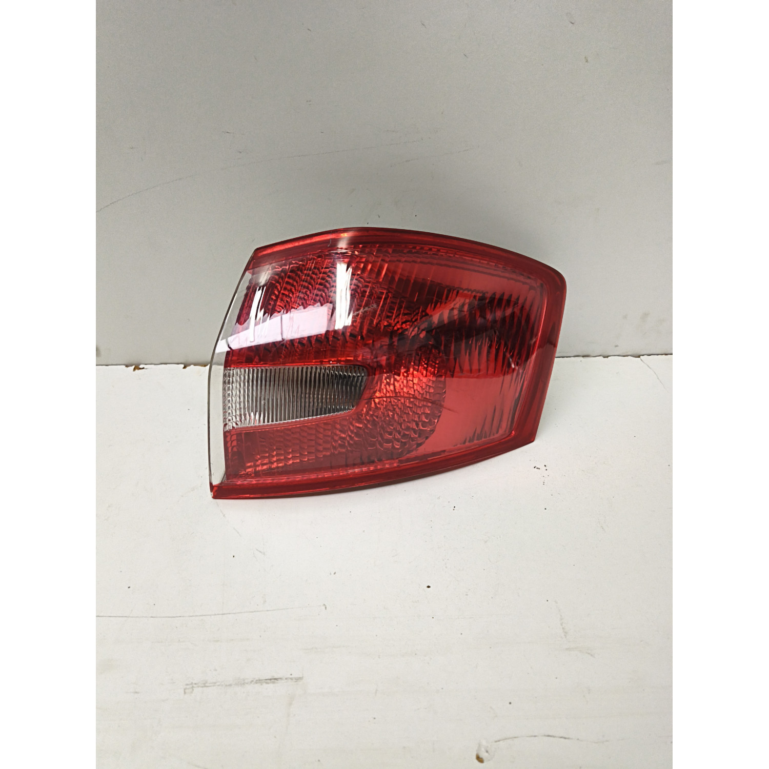 Feu arrière droit  pour FORD Kuga 2.0 TDCi 136 cv  Titanium