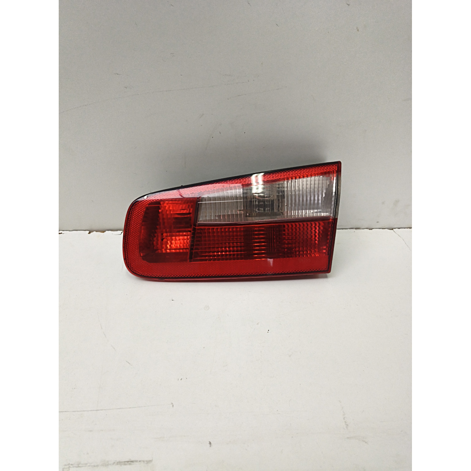 Feu arrière droit hayon  pour RENAULT Laguna II (BG0) Estate (KG) 1.6 i 16V Break 110cv  Authentique