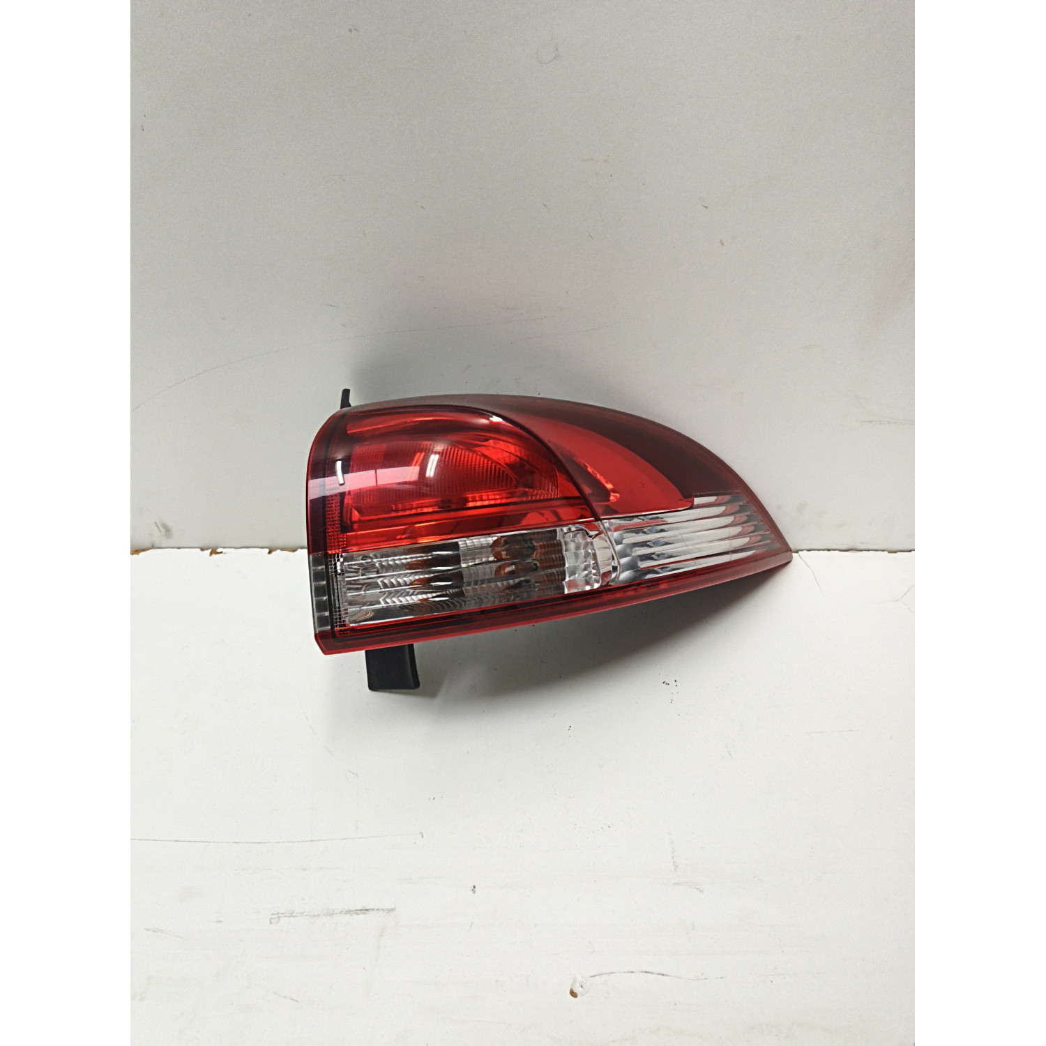 Feu arrière droit  pour RENAULT Clio IV Estate 0.9 TCe 12V Energy eco2 S&S 90 cv