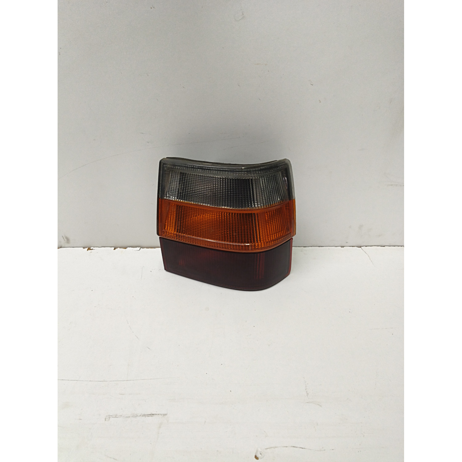 Feu arrière droit  pour RENAULT R11 5 portes 1.2 55cv  GTL