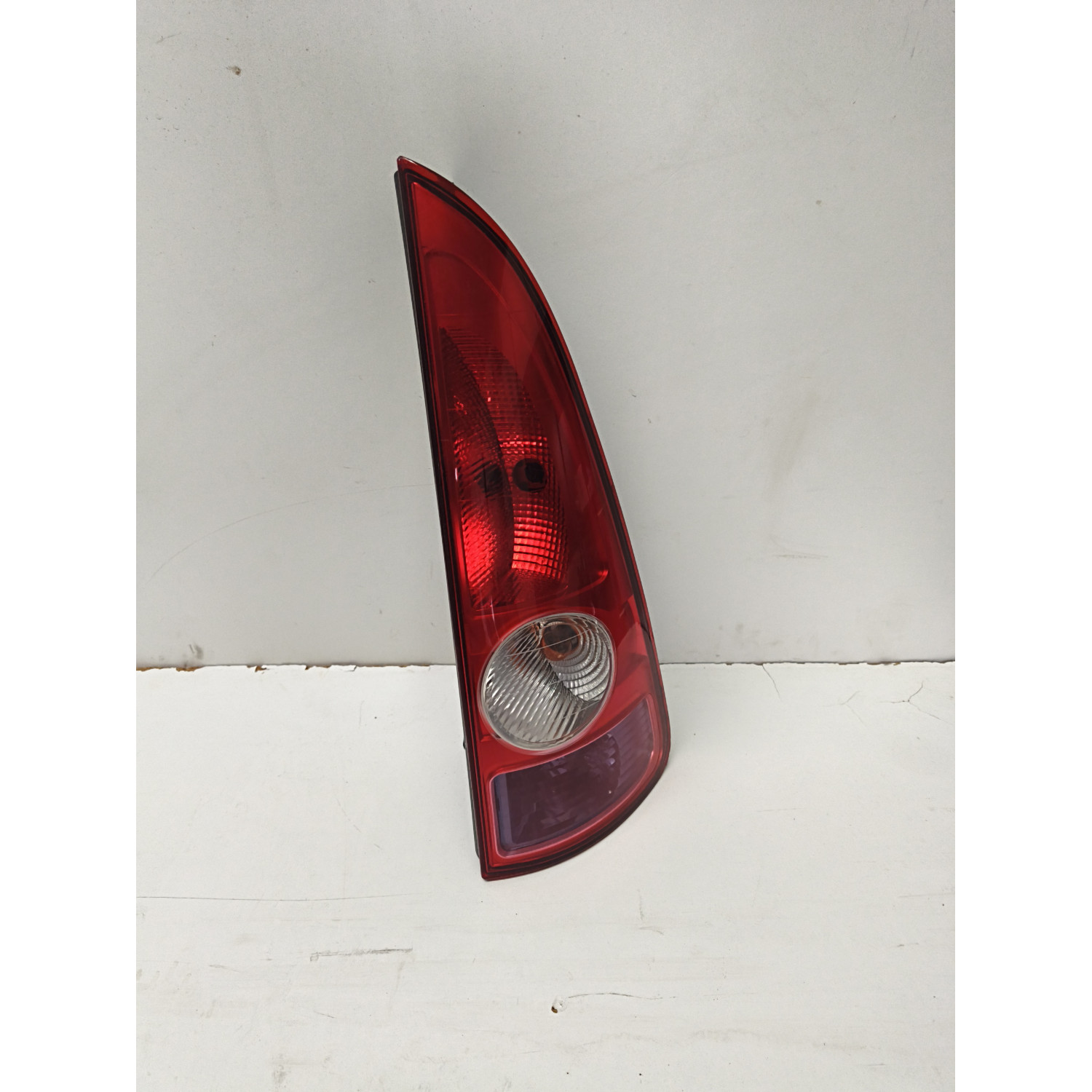 Feu arrière droit  pour RENAULT Espace IV 2.2 dCi 130cv