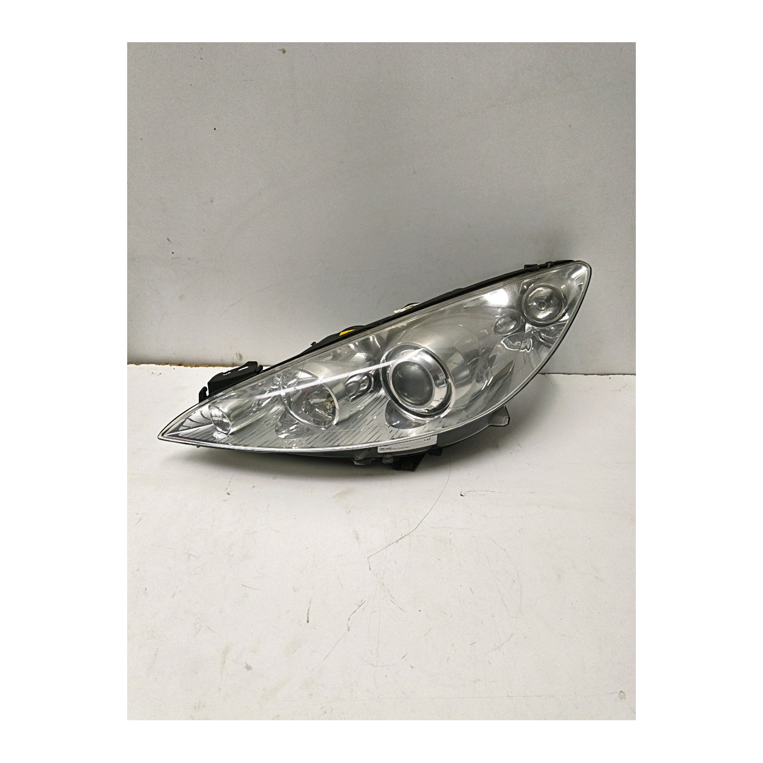 Phare gauche  pour PEUGEOT 308 5 Portes 1.4 VTi 16V 95 cv