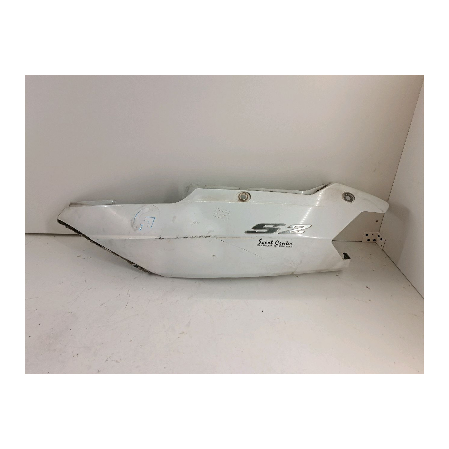 Demi coque arrière gauche  pour DAELIM S2 125