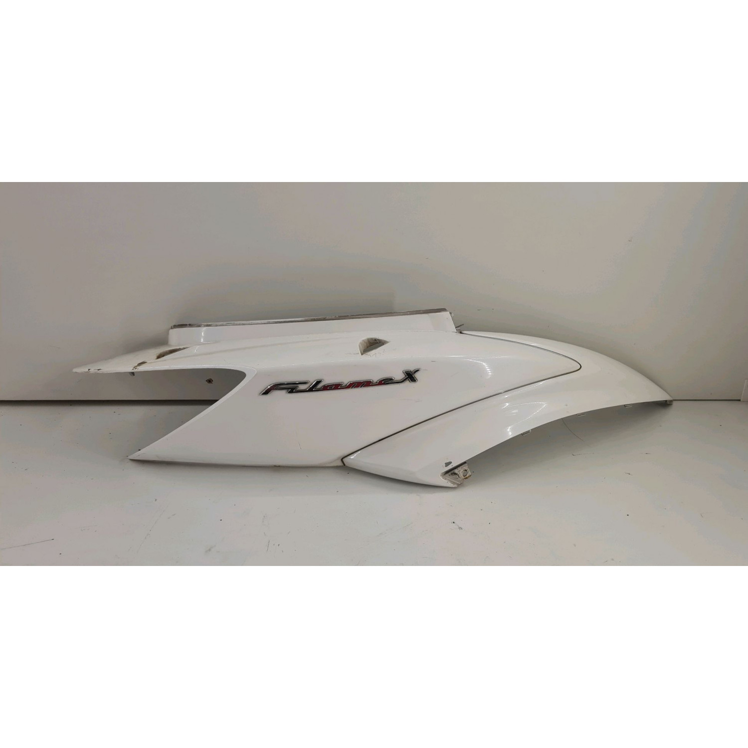 Demi coque arrière droite  pour MBK FLAME X