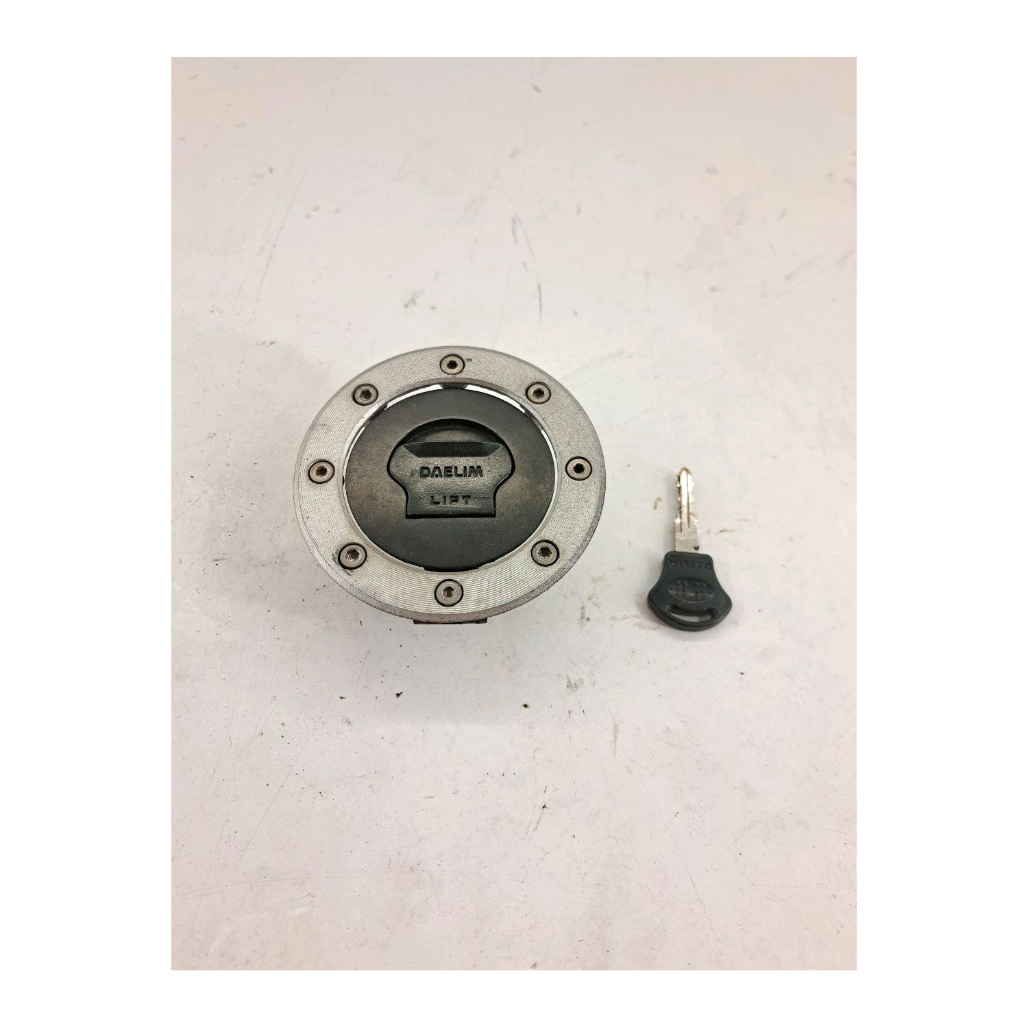 Bouchon ou trappe de réservoir  pour DAELIM S2 125